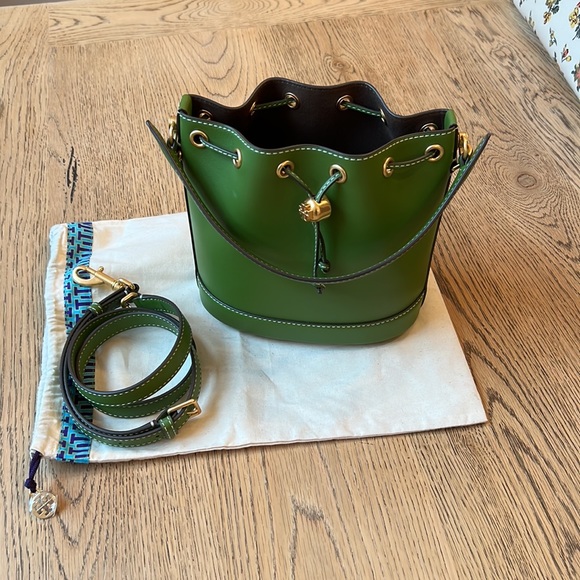 Tory Burch T Monogram Leather Bucket Bag - Picture 2 of 12